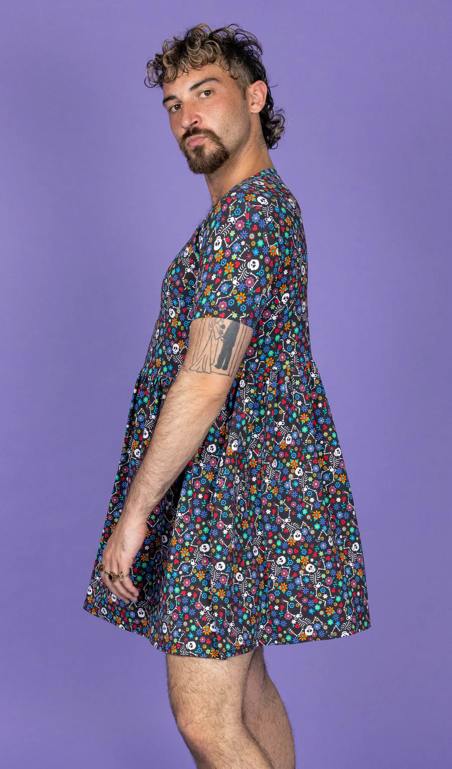 Bei PICK UP in Düsseldorf findest Du Boogie Bones Oversized Smock Dress  und viel mehr von RUN & FLY