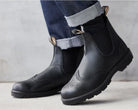 Bei PICK UP in Düsseldorf findest Du Blundstone, #2443 Brogued Black Leather  und viel mehr von Blundstone