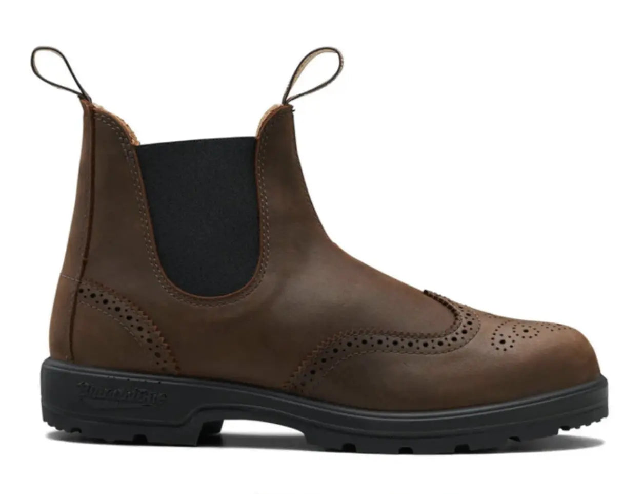 Bei PICK UP in Düsseldorf findest Du Blundstone, #2444 Brogued Antique Brown Leather  und viel mehr von Blundstone
