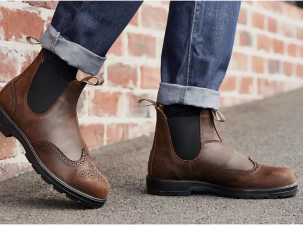 Bei PICK UP in Düsseldorf findest Du Blundstone, #2444 Brogued Antique Brown Leather  und viel mehr von Blundstone