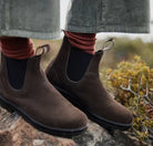 Bei PICK UP in Düsseldorf findest Du Blundstone, 2410 Brown Suede  und viel mehr von Blundstone