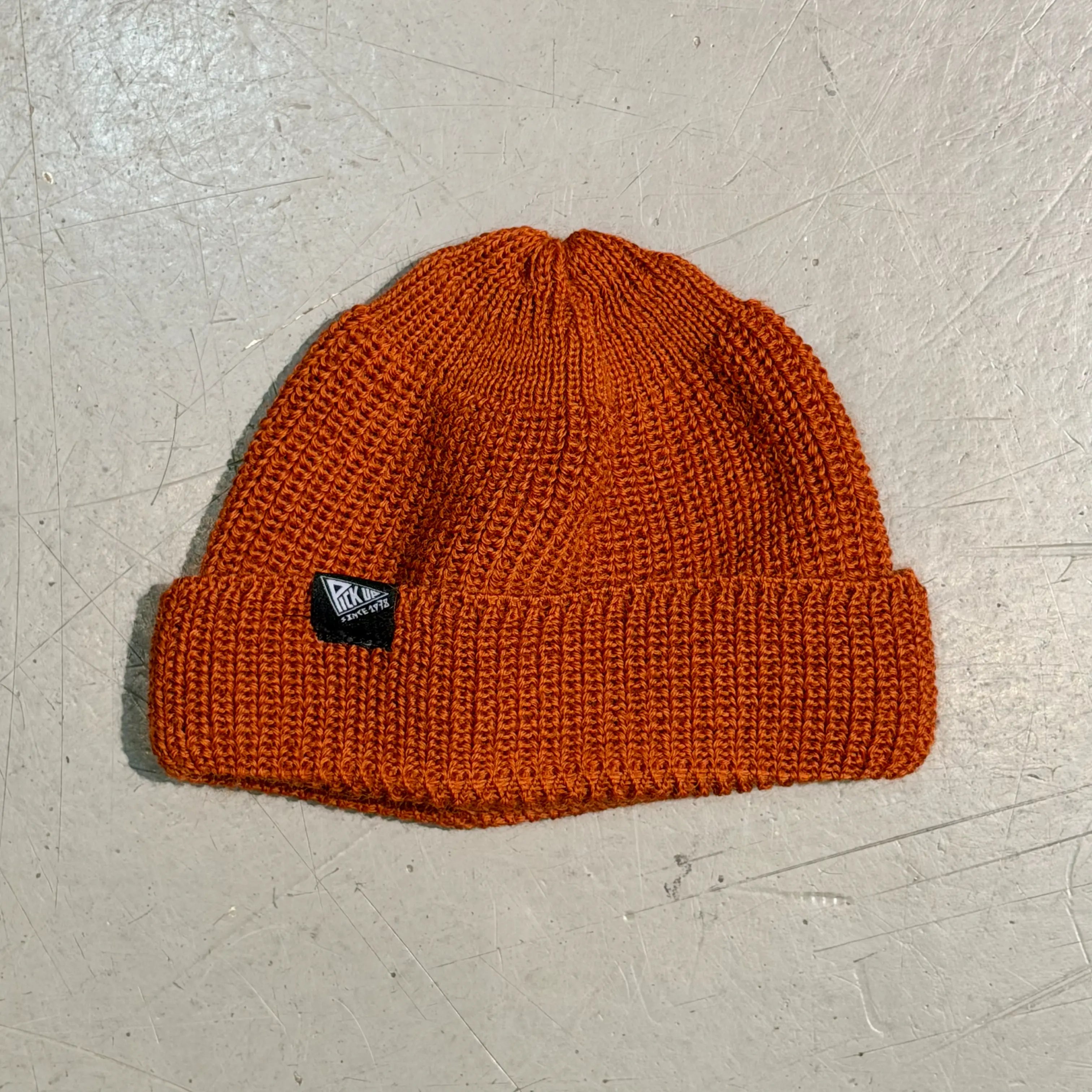 Bei PICK UP in Düsseldorf findest Du Pick Up, Walfänger Mütze Rost und viel mehr von Leuchtfeuer Strickwaren