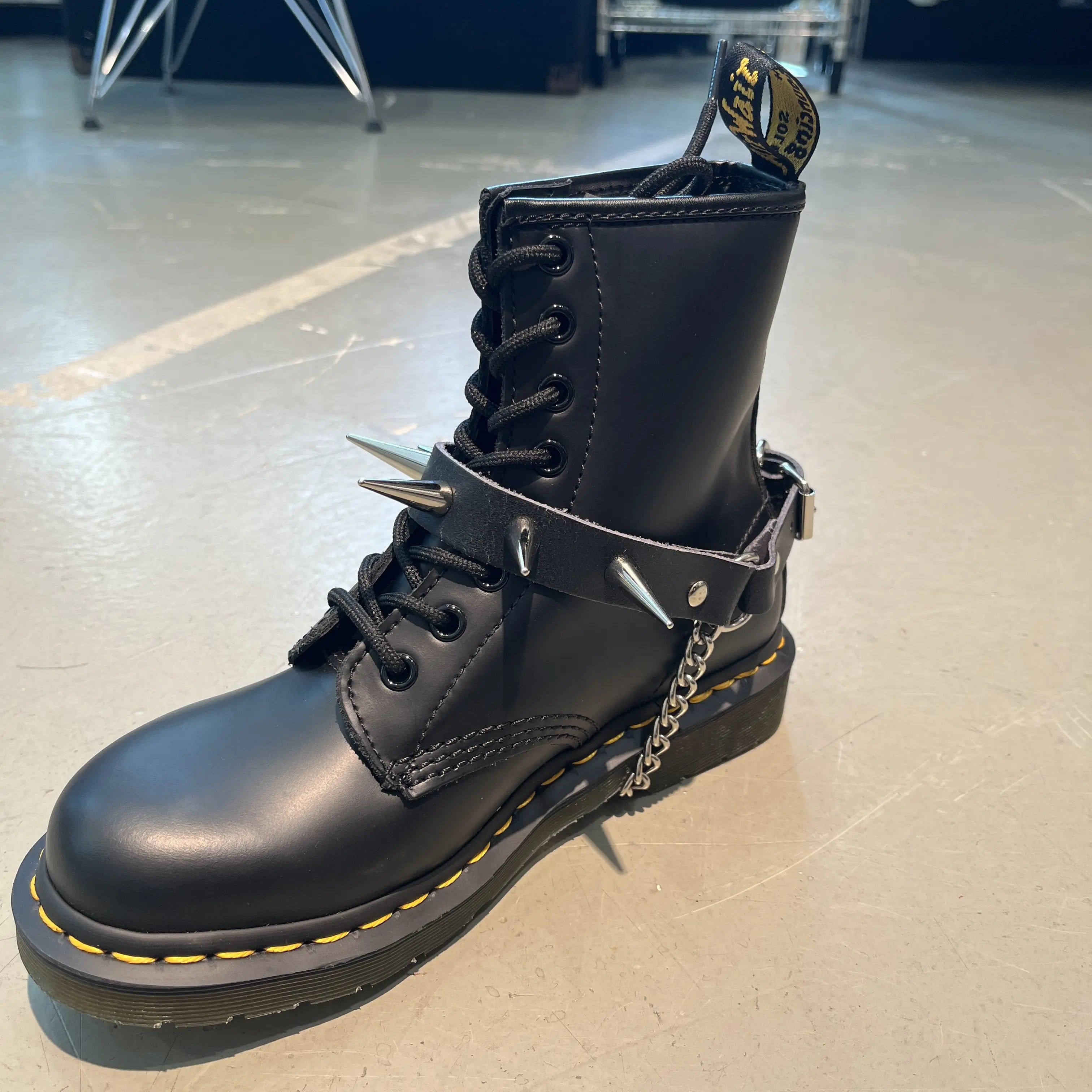 Bei PICK UP in Düsseldorf findest Du Medium Screw Cone Bootstrap, BS54 und viel mehr von Stylex