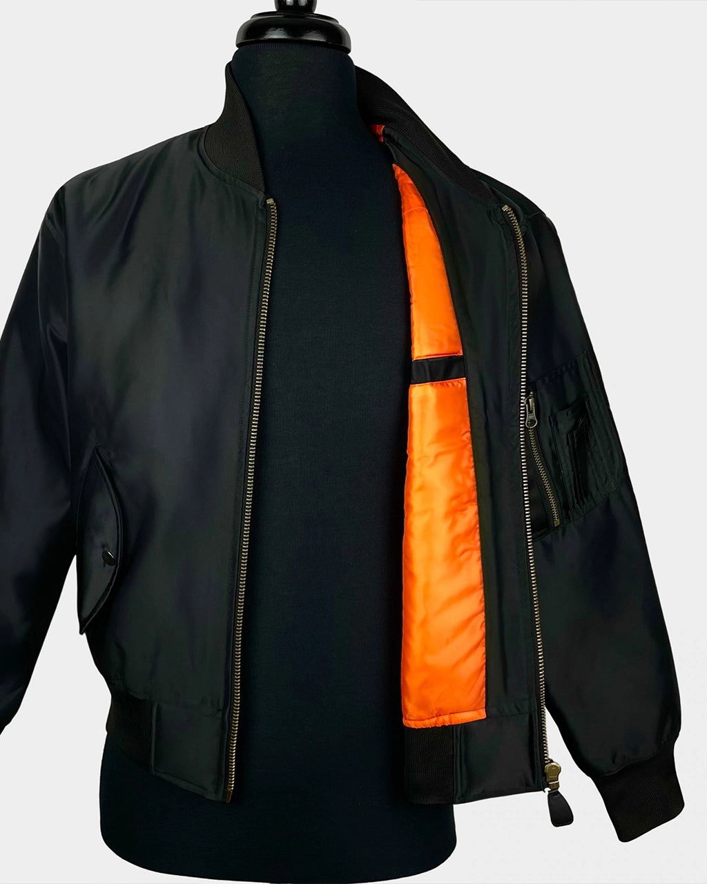 Bei PICK UP in Düsseldorf findest Du HOXTON, MA1 BOMBER JACKET, BLACK  und viel mehr von HOXTON