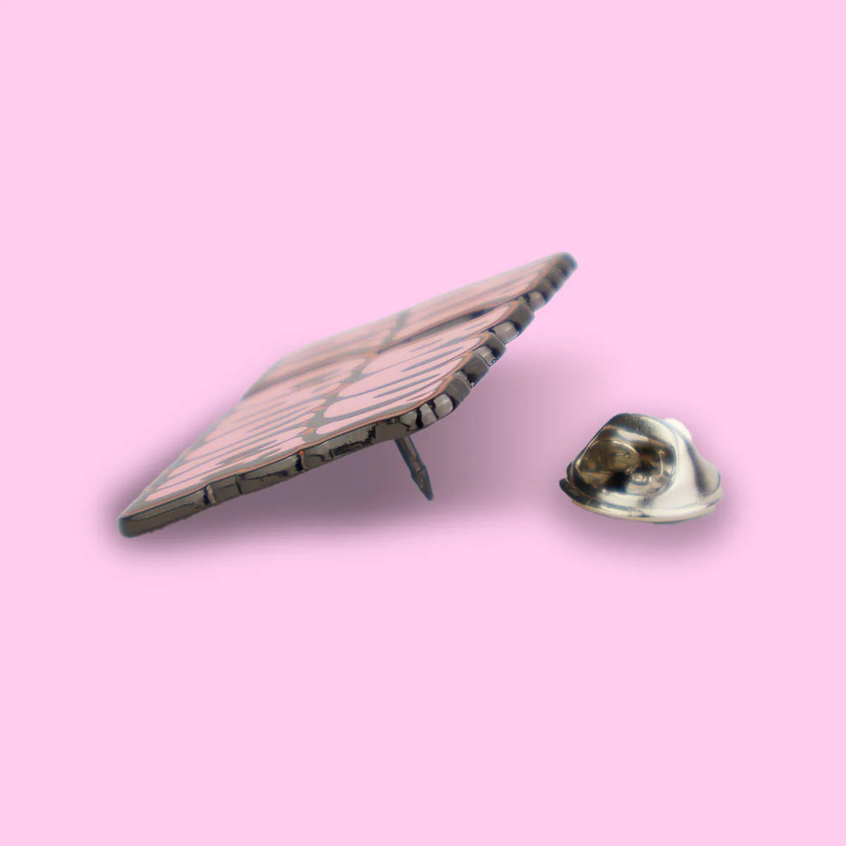 Extreme Largeness, MY BODY MY CHOICE ENAMEL PIN – Detailansicht | PICK UP Düsseldorf