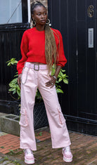 Bei PICK UP in Düsseldorf findest Du Wide Leg Oversized Stretch Cargo Pants PINK  und viel mehr von RUN & FLY