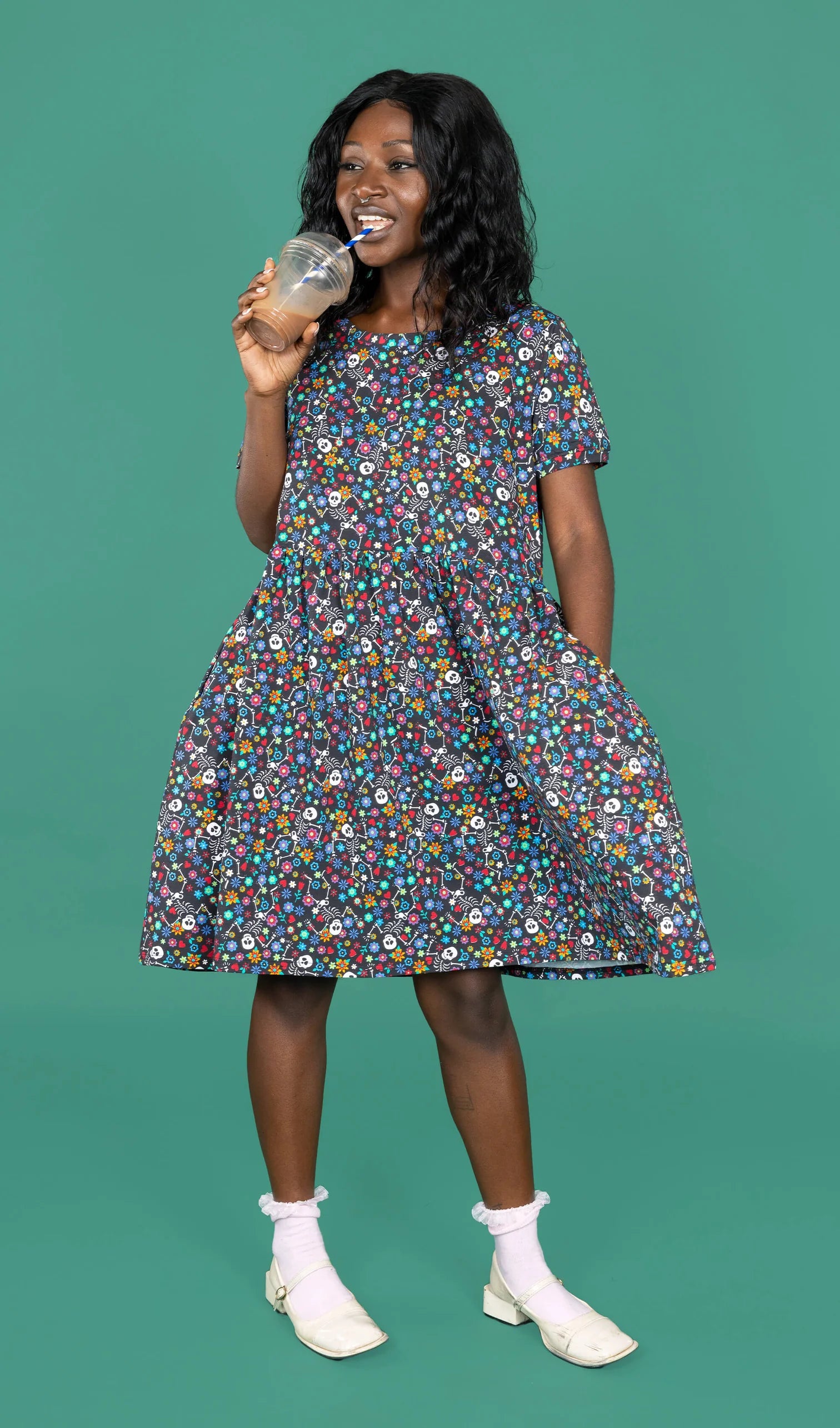 Bei PICK UP in Düsseldorf findest Du Boogie Bones Oversized Smock Dress  und viel mehr von RUN & FLY