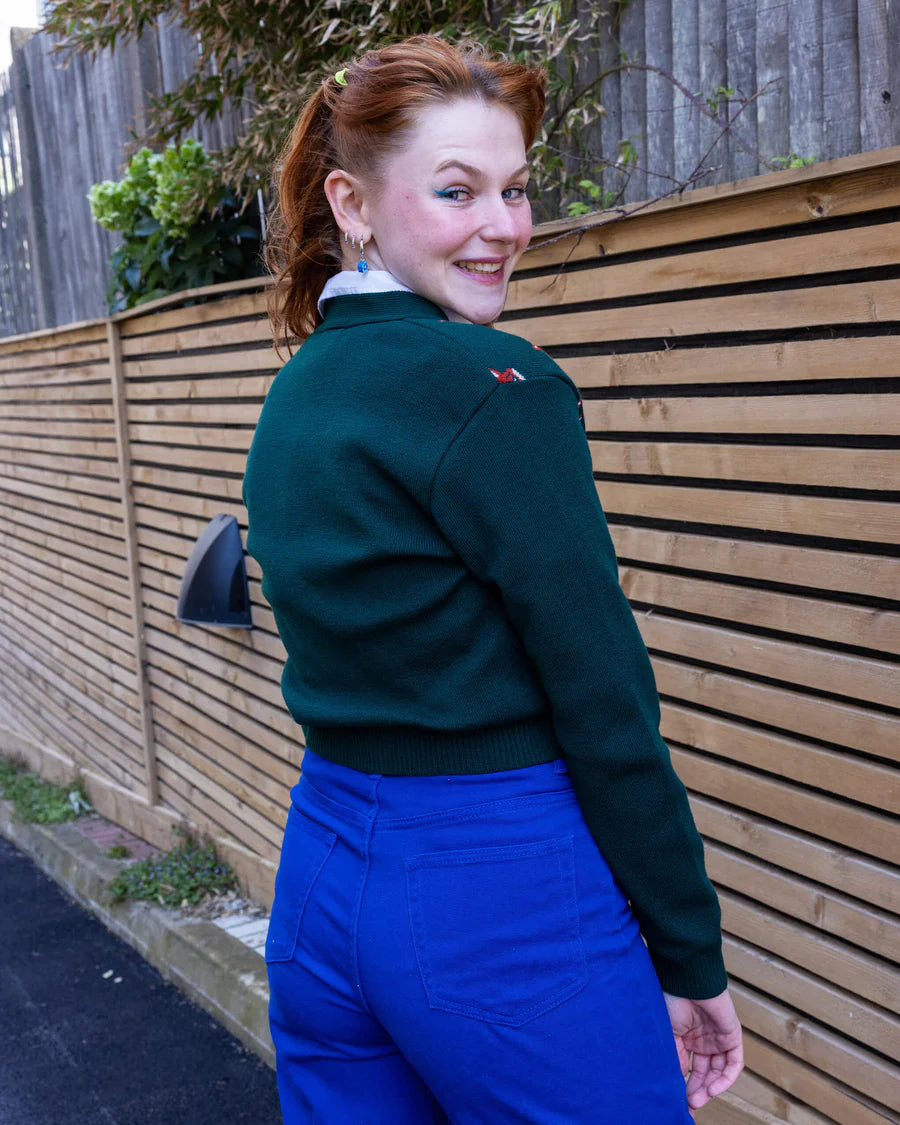 Bei PICK UP in Düsseldorf findest Du Run & Fly, Forest Green Fox Head Cropped Cardigan  und viel mehr von RUN & FLY