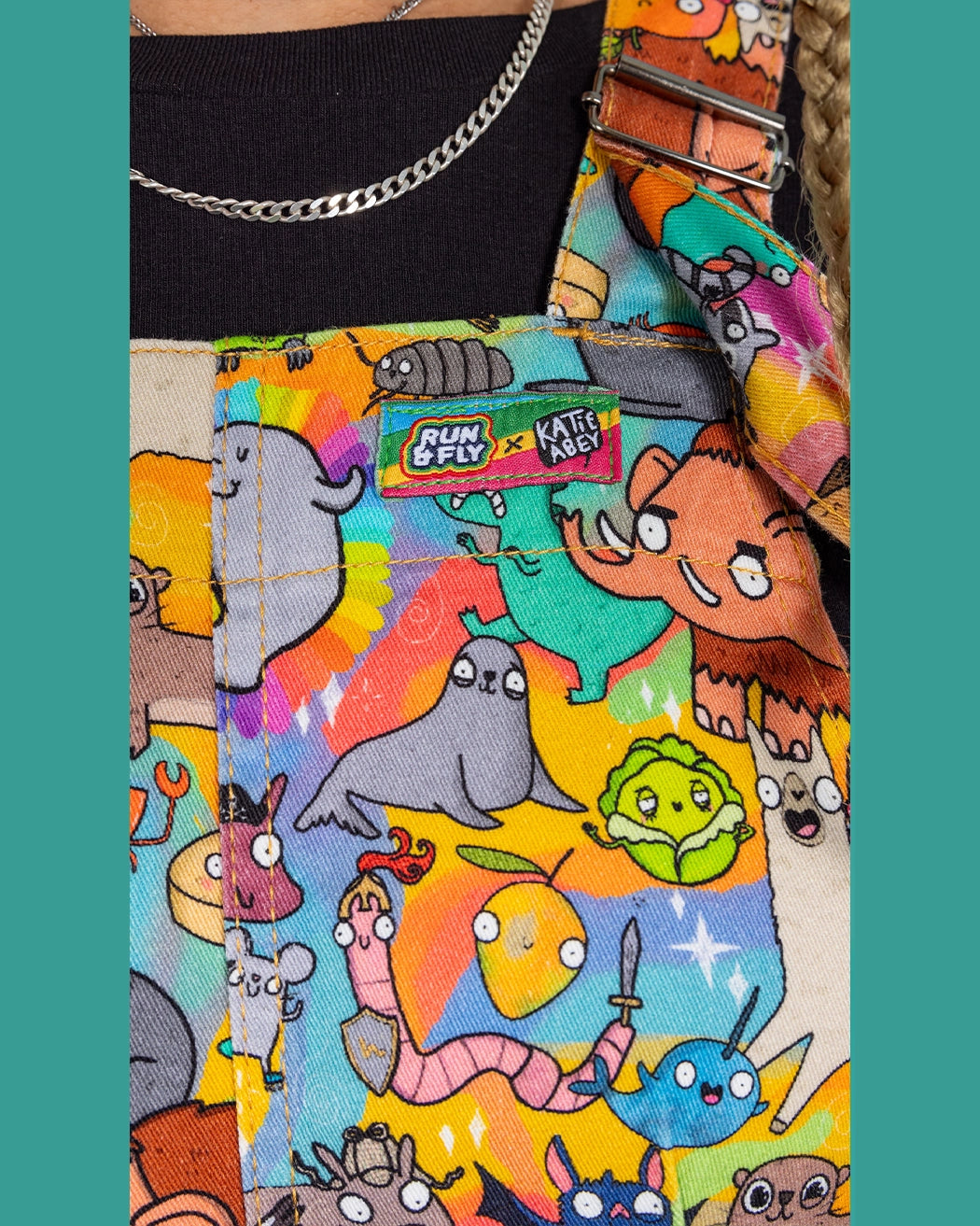 Bei PICK UP in Düsseldorf findest Du Run & Fly, JM2336, Dungaree Dress, Run & Fly x Katie Abey und viel mehr von RUN & FLY