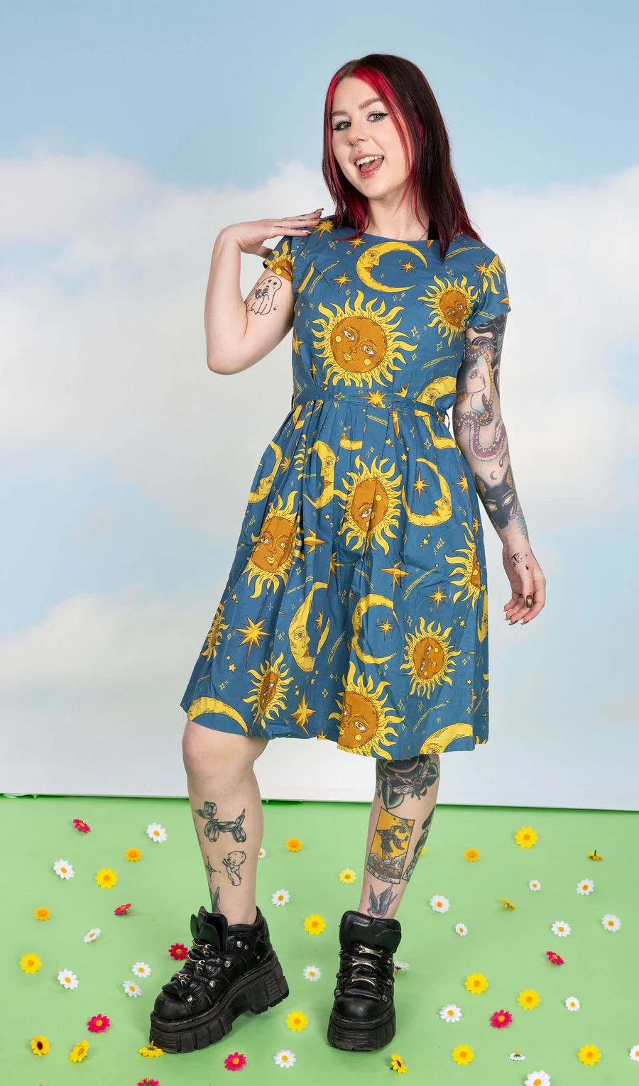 Bei PICK UP in Düsseldorf findest Du Sun & Moon St Belt Tea Dress und viel mehr von RUN & FLY