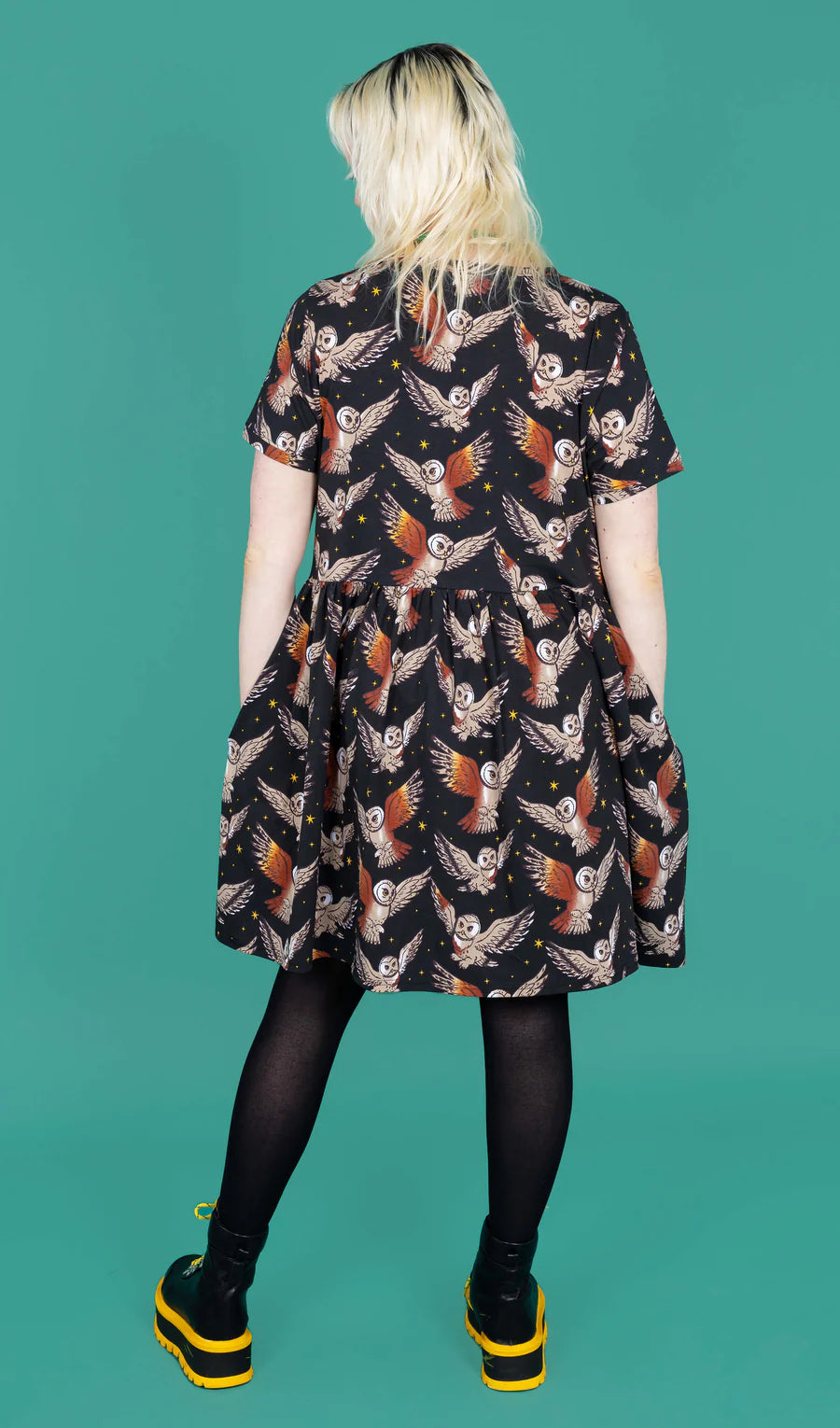 Bei PICK UP in Düsseldorf findest Du Hoot Owl Oversized Smock Dress  und viel mehr von RUN & FLY