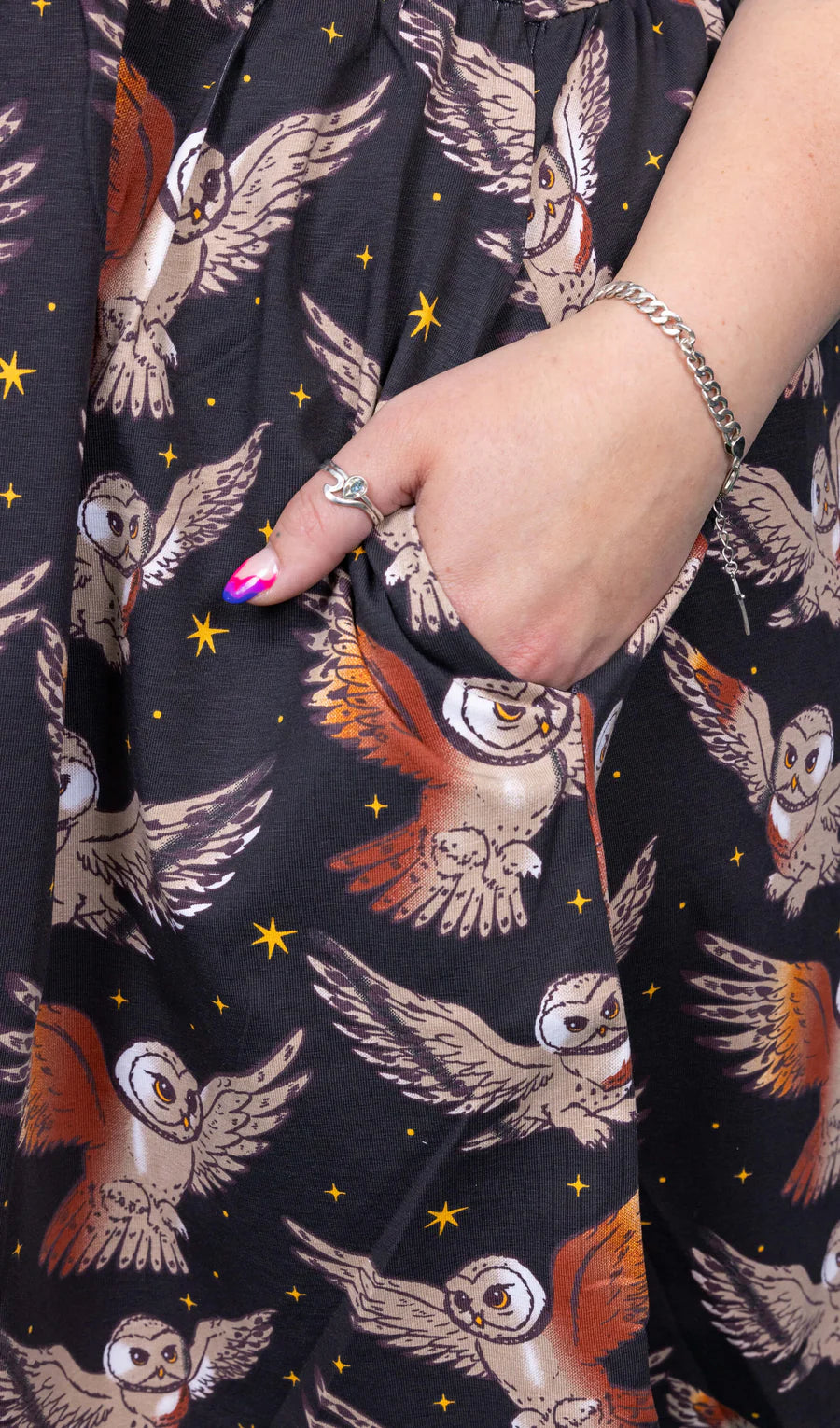 Bei PICK UP in Düsseldorf findest Du Hoot Owl Oversized Smock Dress  und viel mehr von RUN & FLY