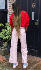 Bei PICK UP in Düsseldorf findest Du Wide Leg Oversized Stretch Cargo Pants PINK  und viel mehr von RUN & FLY