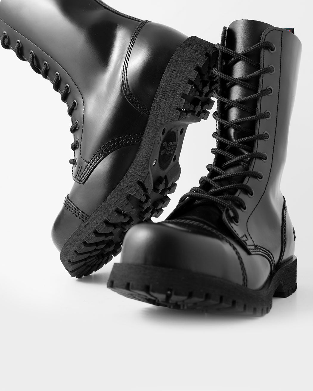 Bei PICK UP in Düsseldorf findest Du BBC, Ranger, 10 Loch Boot, Black Polido Parafusos und viel mehr von BBC