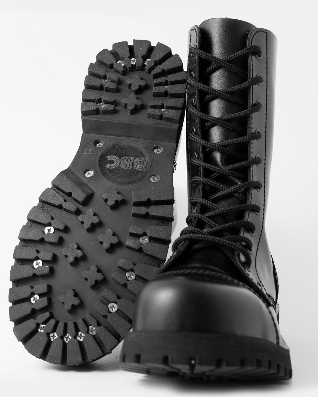 Bei PICK UP in Düsseldorf findest Du BBC, Ranger, 10 Loch Boot, Black Polido Parafusos und viel mehr von BBC