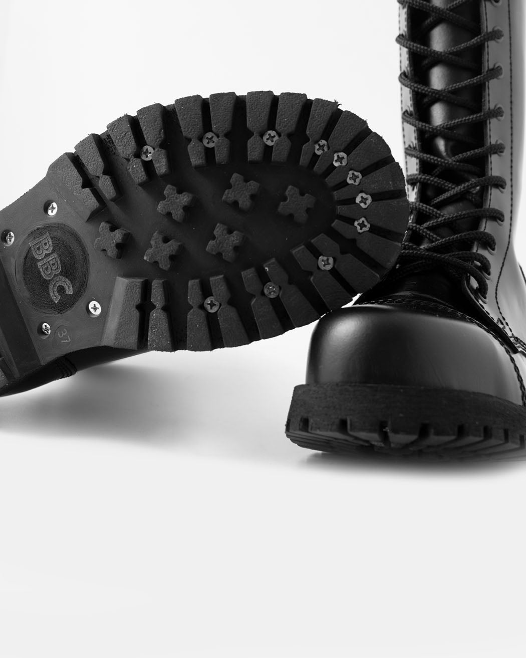 Bei PICK UP in Düsseldorf findest Du BBC, Ranger, 10 Loch Boot, Black Polido Parafusos und viel mehr von BBC