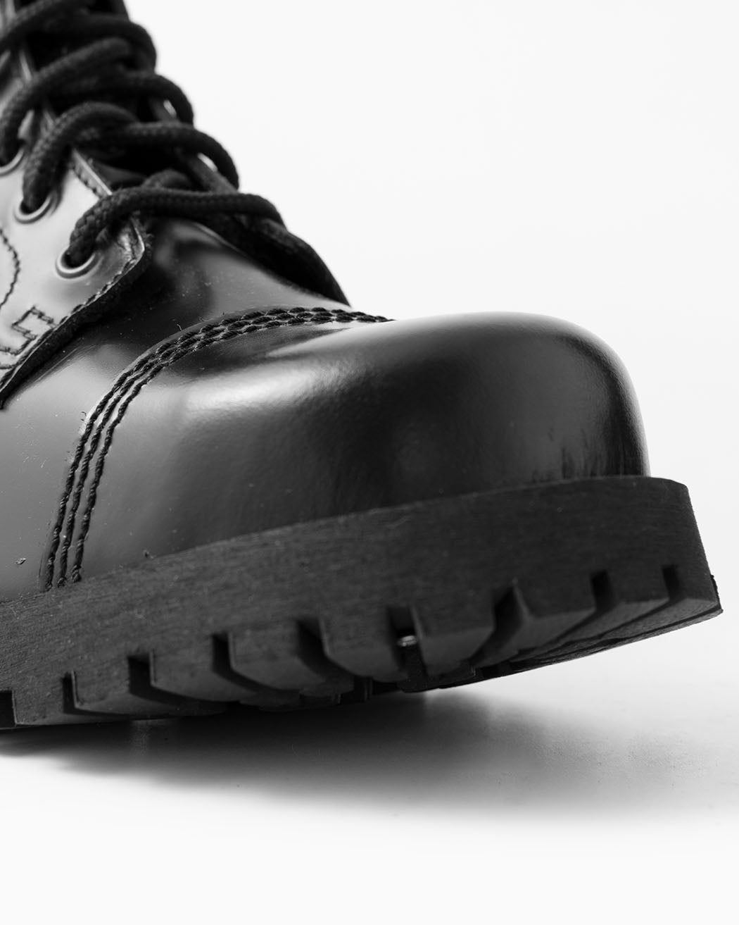 Bei PICK UP in Düsseldorf findest Du Creeper BBC, 10 Loch Ranger, 2 Buckles, Black und viel mehr von BBC