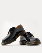 Bei PICK UP in Düsseldorf findest Du Dr. Martens, 1461 Black Patent Lamper  und viel mehr von Dr. Martens
