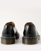 Bei PICK UP in Düsseldorf findest Du Dr. Martens, 1461 Black Patent Lamper  und viel mehr von Dr. Martens