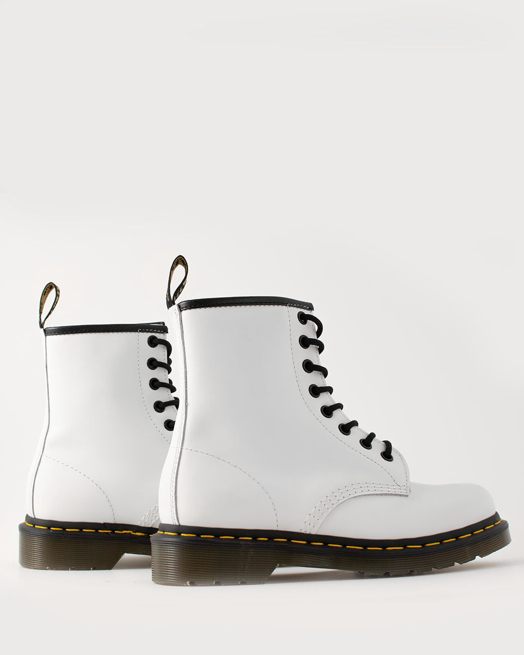 Bei PICK UP in Düsseldorf findest Du Dr. Martens, 1460 White Smooth und viel mehr von Dr. Martens