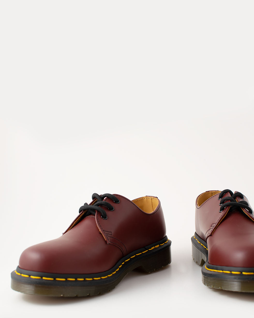Bei PICK UP in Düsseldorf findest Du Dr. Martens, 1461 Cherry Smooth  und viel mehr von Dr. Martens