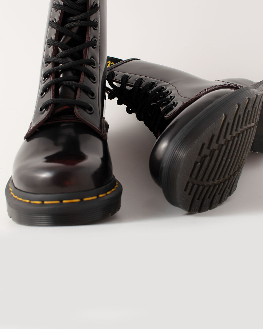Bei PICK UP in Düsseldorf findest Du Dr. Martens, 1460 Cherry Arcadia  und viel mehr von Dr. Martens
