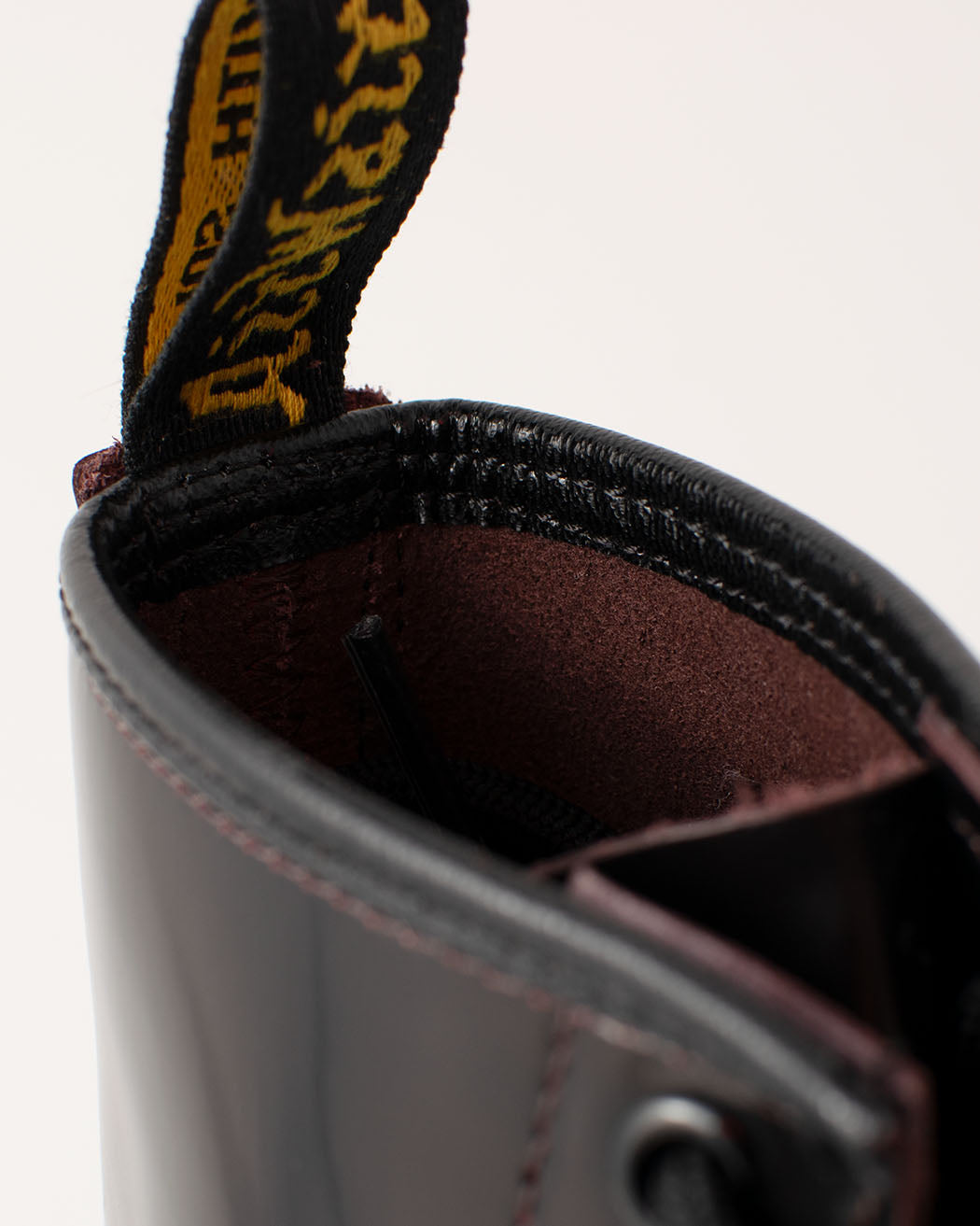 Bei PICK UP in Düsseldorf findest Du Dr. Martens, 1460 Cherry Arcadia  und viel mehr von Dr. Martens