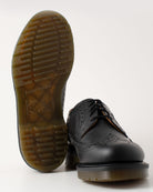 Bei PICK UP in Düsseldorf findest Du Dr. Martens, 3989 Brogue Black Smooth, 13844001  und viel mehr von Dr. Martens