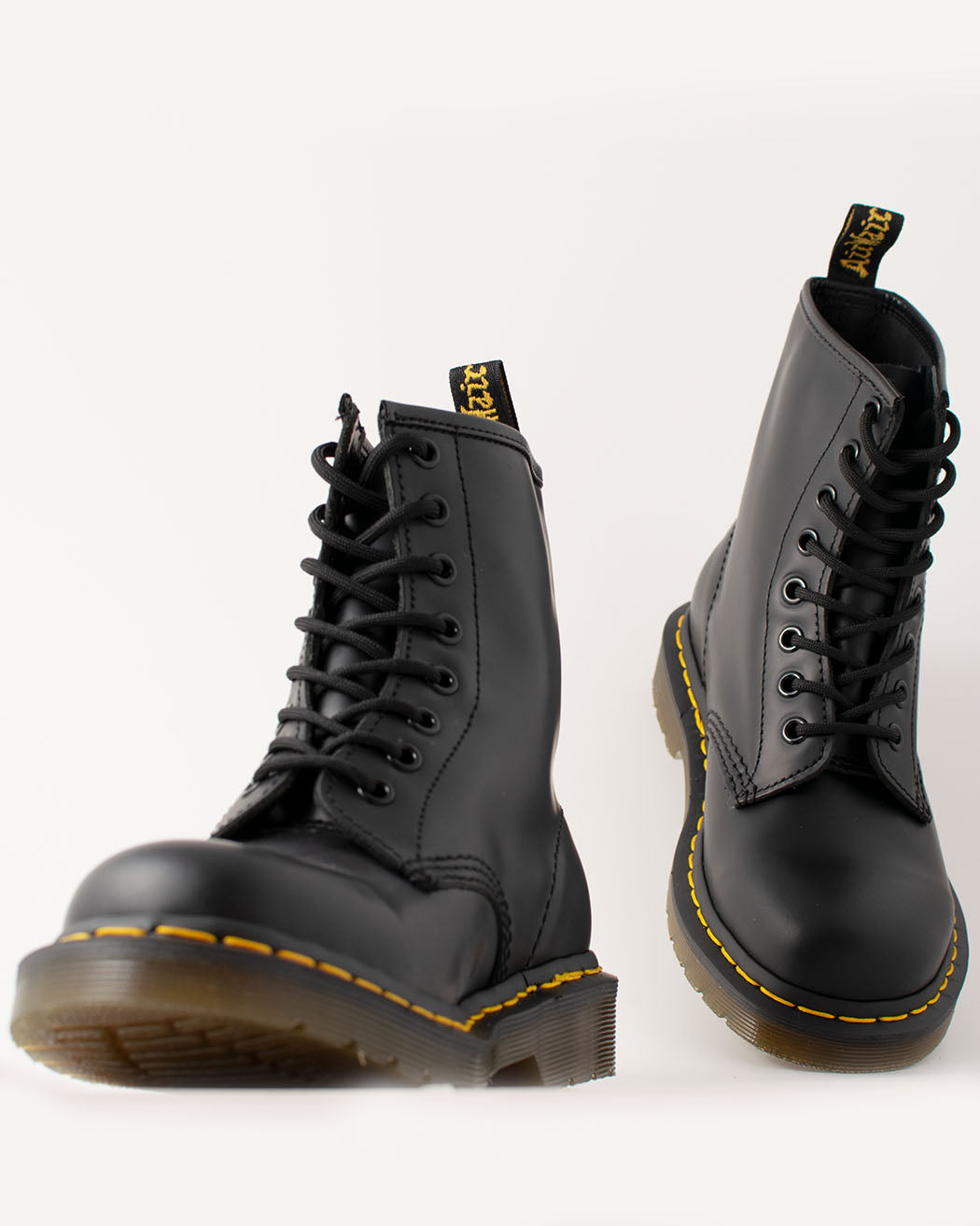 Bei PICK UP in Düsseldorf findest Du Dr. Martens, 1460 Black Smooth  und viel mehr von Dr. Martens