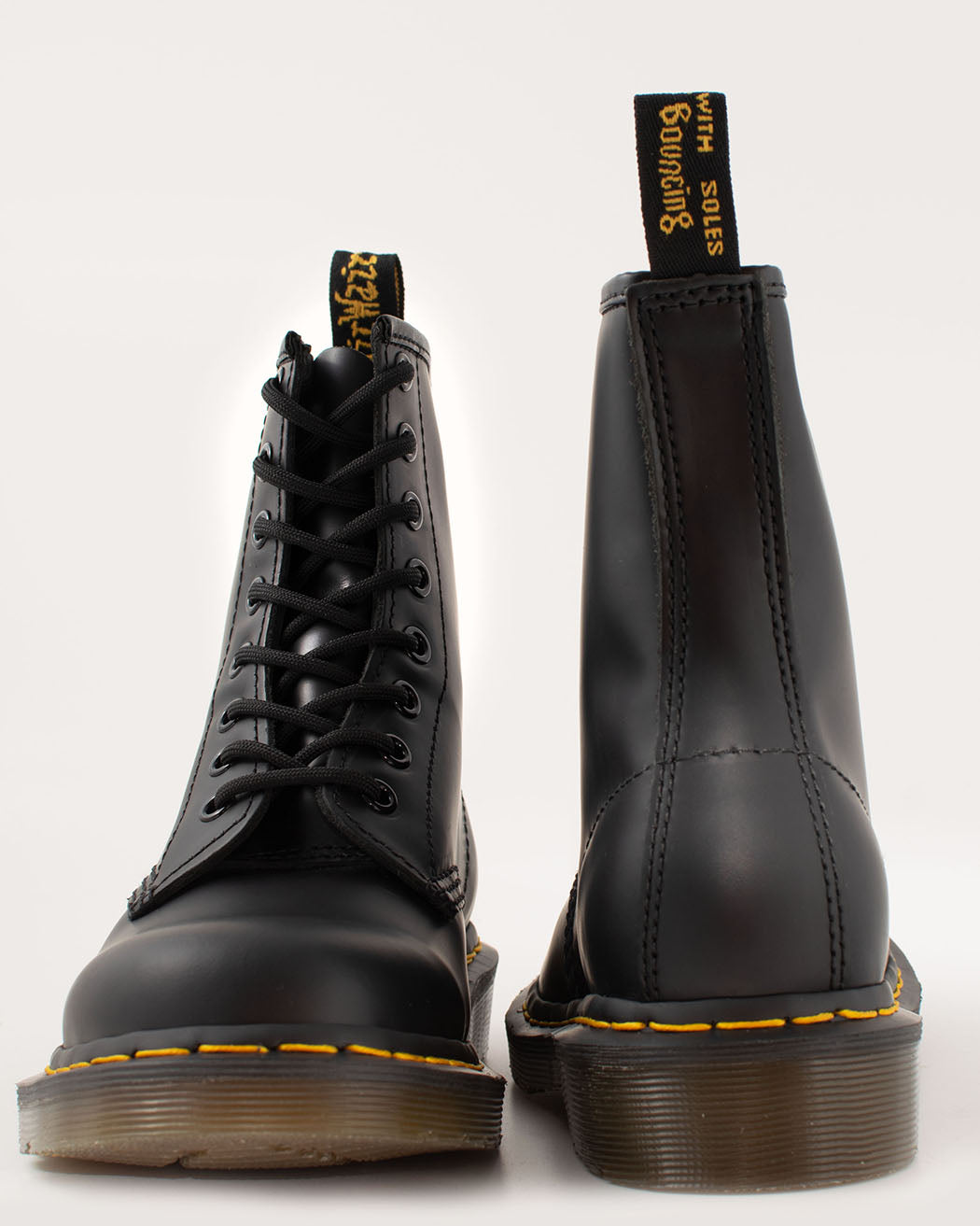 Bei PICK UP in Düsseldorf findest Du Dr. Martens, 1460 Black Smooth  und viel mehr von Dr. Martens