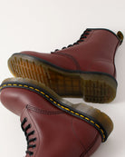 Bei PICK UP in Düsseldorf findest Du Dr. Martens, 1460 Cherry Smooth  und viel mehr von Dr. Martens