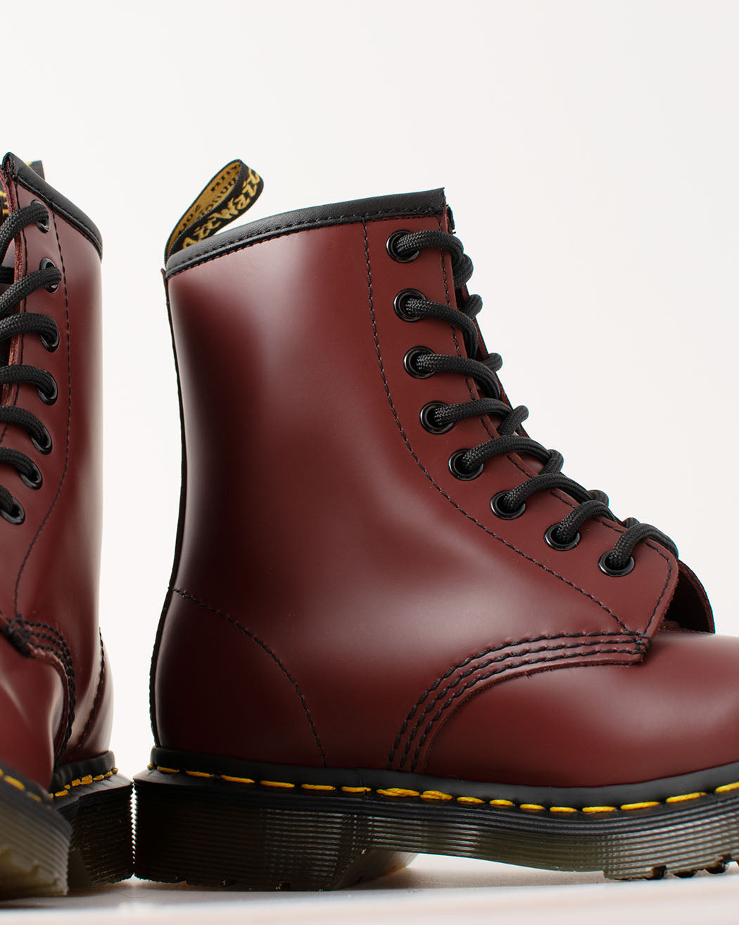 Bei PICK UP in Düsseldorf findest Du Dr. Martens, 1460 Cherry Smooth  und viel mehr von Dr. Martens