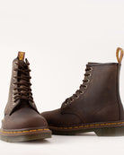 Bei PICK UP in Düsseldorf findest Du Dr. Martens, 1460 Gaucho Crazy Horse  und viel mehr von Dr. Martens