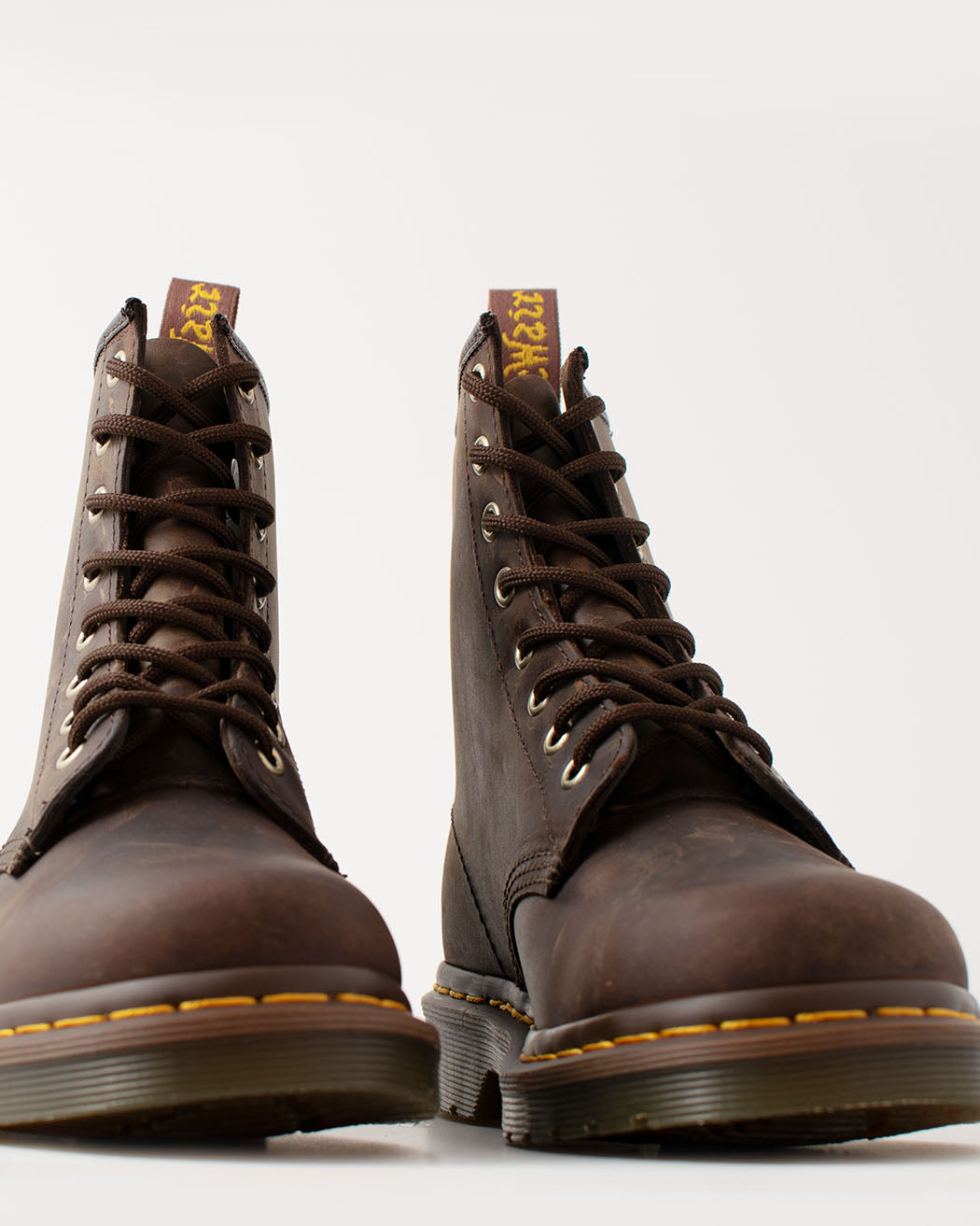 Bei PICK UP in Düsseldorf findest Du Dr. Martens, 1460 Gaucho Crazy Horse  und viel mehr von Dr. Martens
