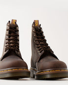 Bei PICK UP in Düsseldorf findest Du Dr. Martens, 1460 Gaucho Crazy Horse  und viel mehr von Dr. Martens