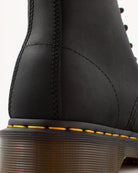 Bei PICK UP in Düsseldorf findest Du Dr. Martens, 1460 Black Greasy  und viel mehr von Dr. Martens