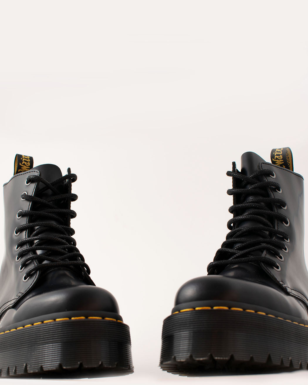 Bei PICK UP in Düsseldorf findest Du Dr. Martens, Jadon Black Polished Smooth  und viel mehr von Dr. Martens