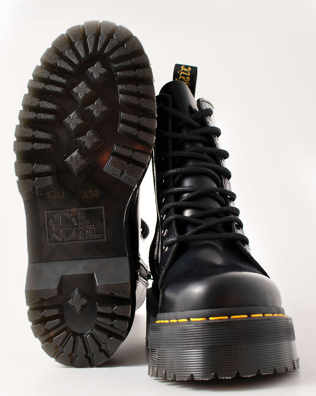 Bei PICK UP in Düsseldorf findest Du Dr. Martens, Jadon Black Polished Smooth  und viel mehr von Dr. Martens