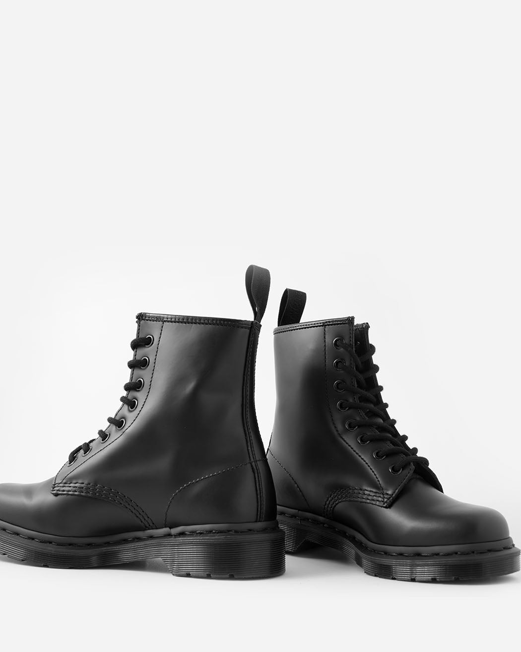 Bei PICK UP in Düsseldorf findest Du Dr. Martens, 1460 MONO Black Smooth  und viel mehr von Dr. Martens