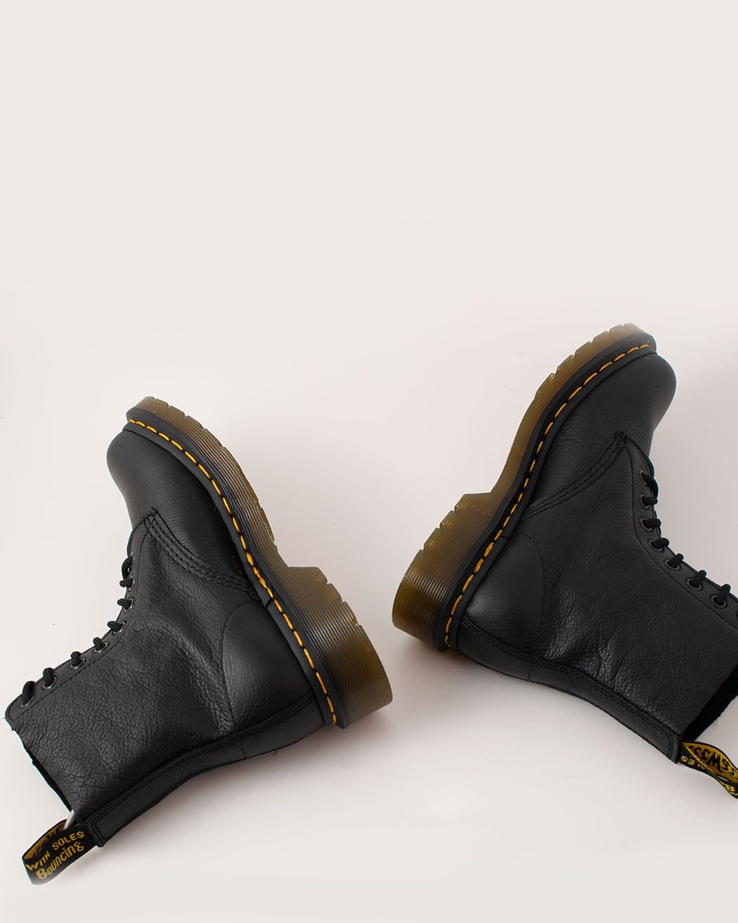 Bei PICK UP in Düsseldorf findest Du Dr. Martens, 1460 Pascal Virginia Black  und viel mehr von Dr. Martens
