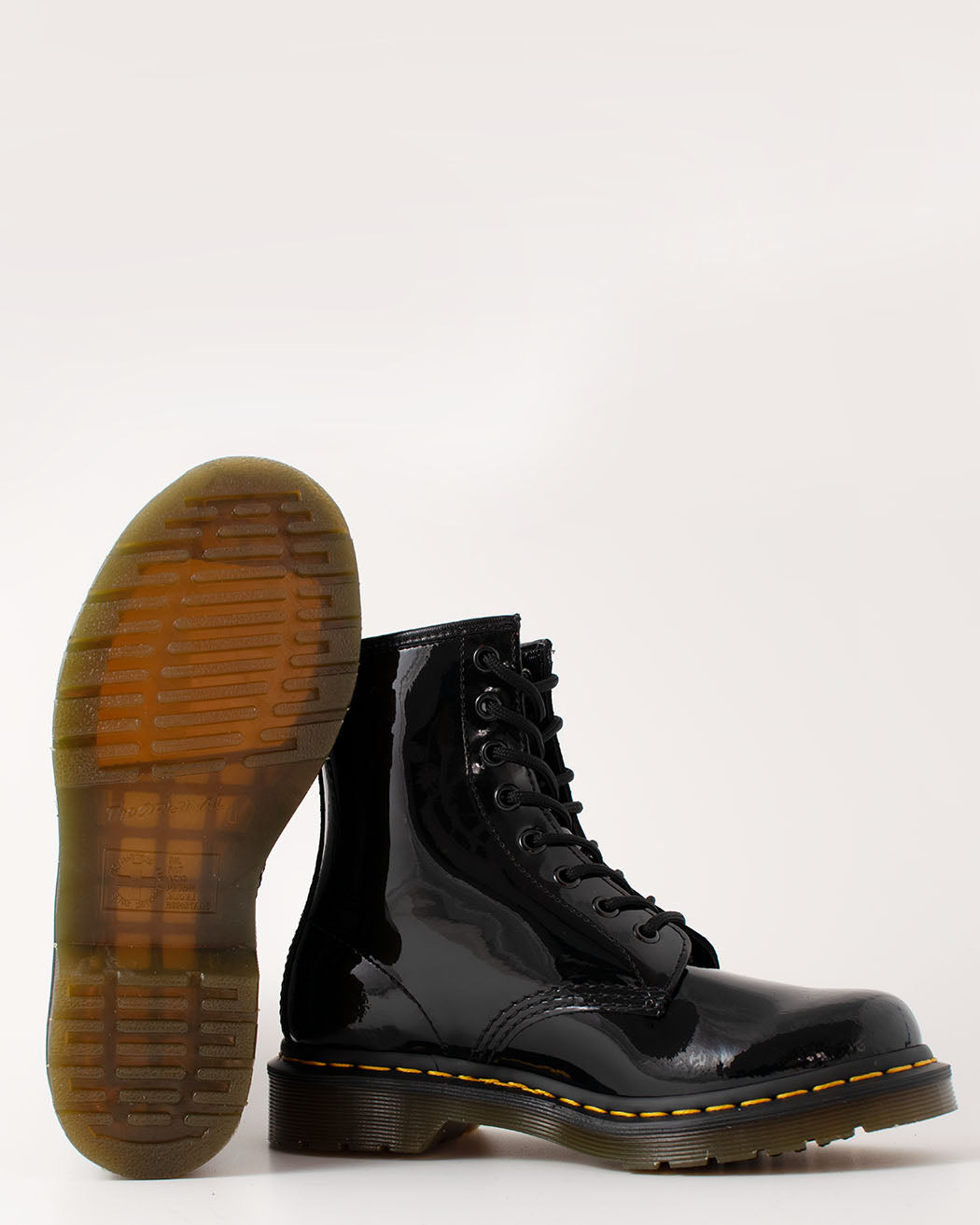 Bei PICK UP in Düsseldorf findest Du Dr. Martens, 1460 Black Patent Lamper und viel mehr von Dr. Martens