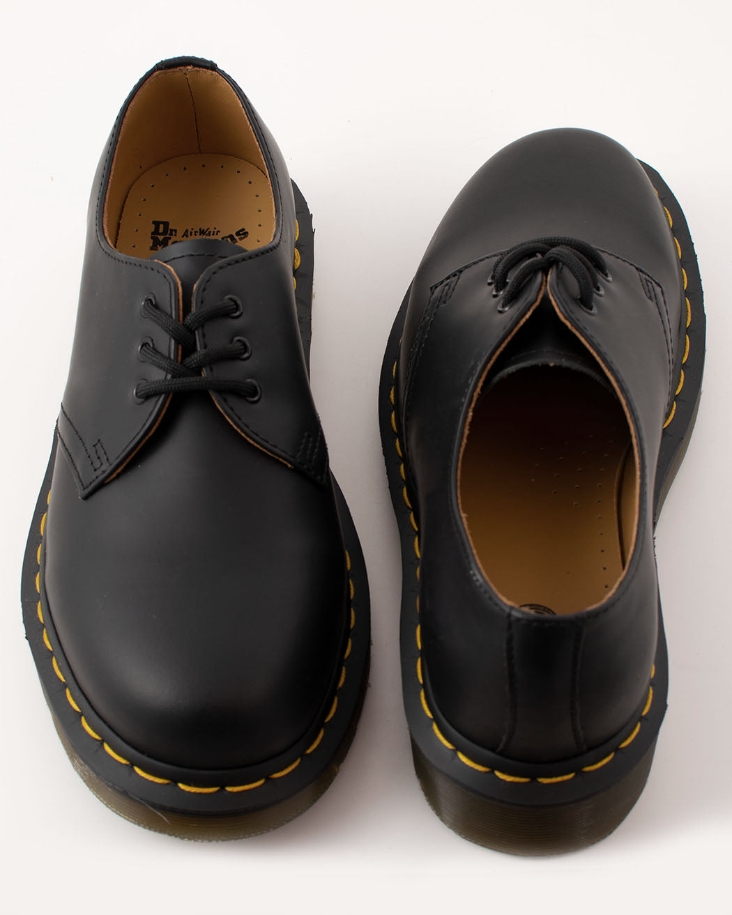 Bei PICK UP in Düsseldorf findest Du Dr. Martens, 1461 Black Smooth  und viel mehr von Dr. Martens