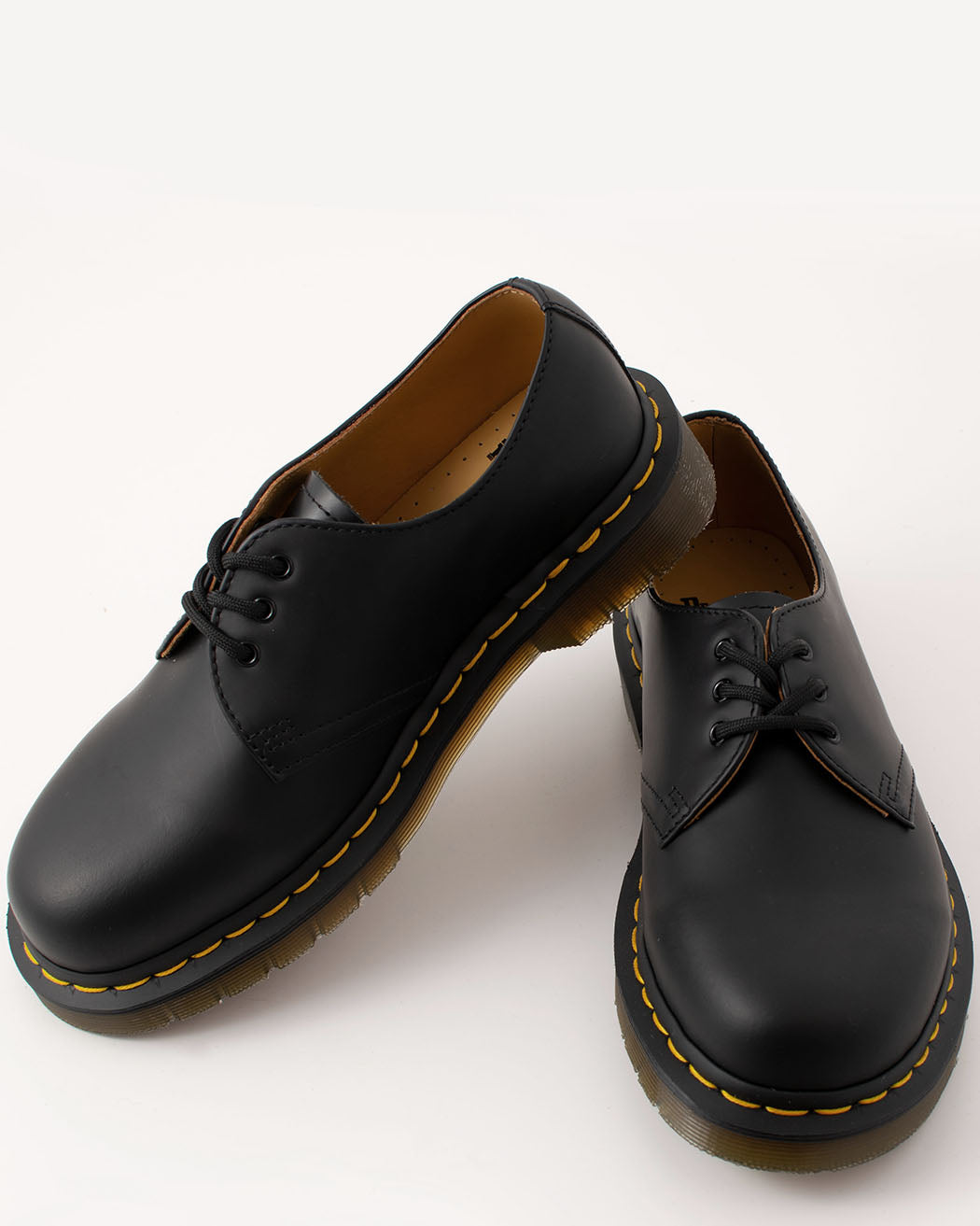 Bei PICK UP in Düsseldorf findest Du Dr. Martens, 1461 Black Smooth  und viel mehr von Dr. Martens