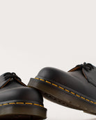 Bei PICK UP in Düsseldorf findest Du Dr. Martens, 1461 Black Smooth  und viel mehr von Dr. Martens