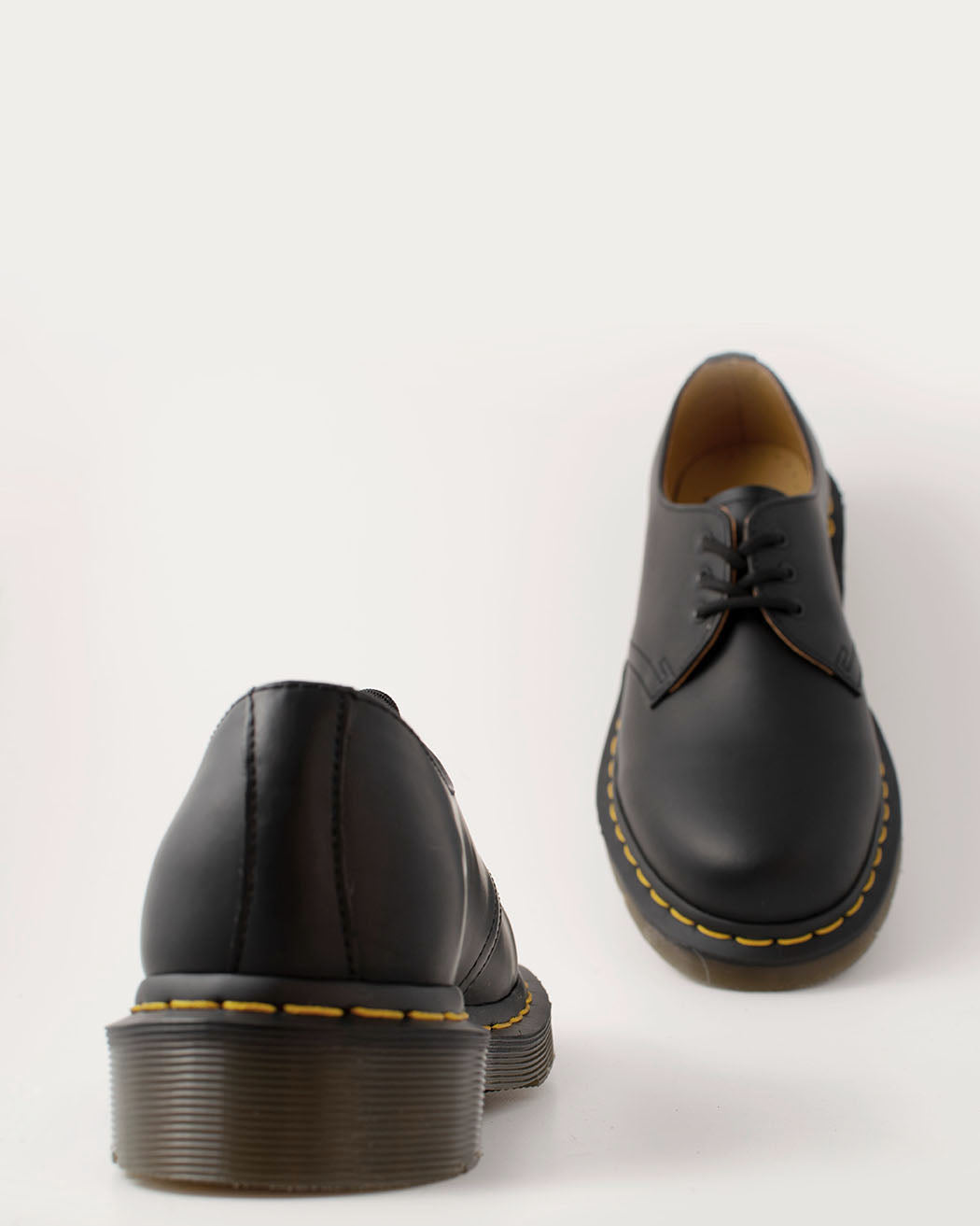 Bei PICK UP in Düsseldorf findest Du Dr. Martens, 1461 Black Smooth  und viel mehr von Dr. Martens