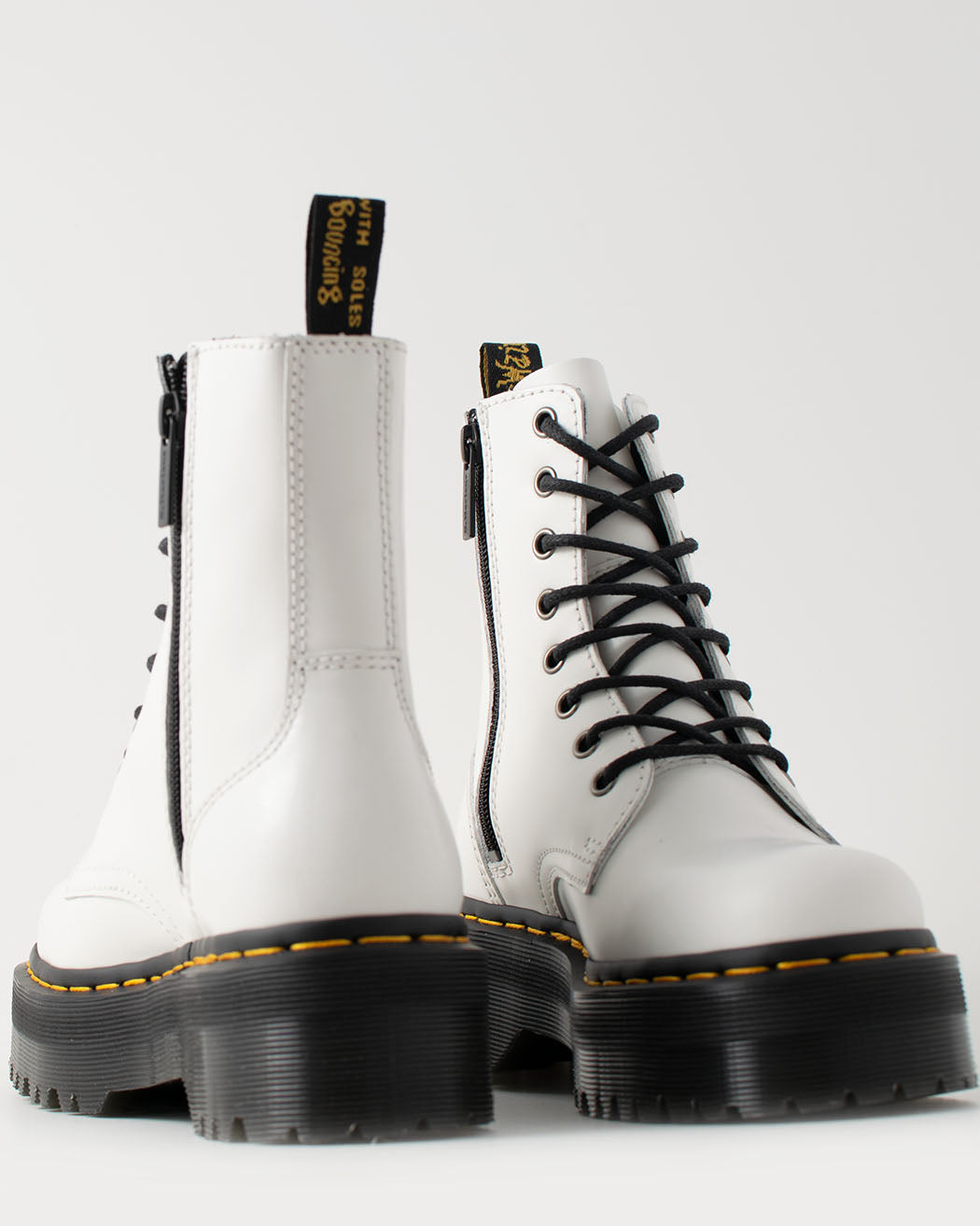 Bei PICK UP in Düsseldorf findest Du Dr. Martens, Jadon White Polished Smooth  und viel mehr von Dr. Martens