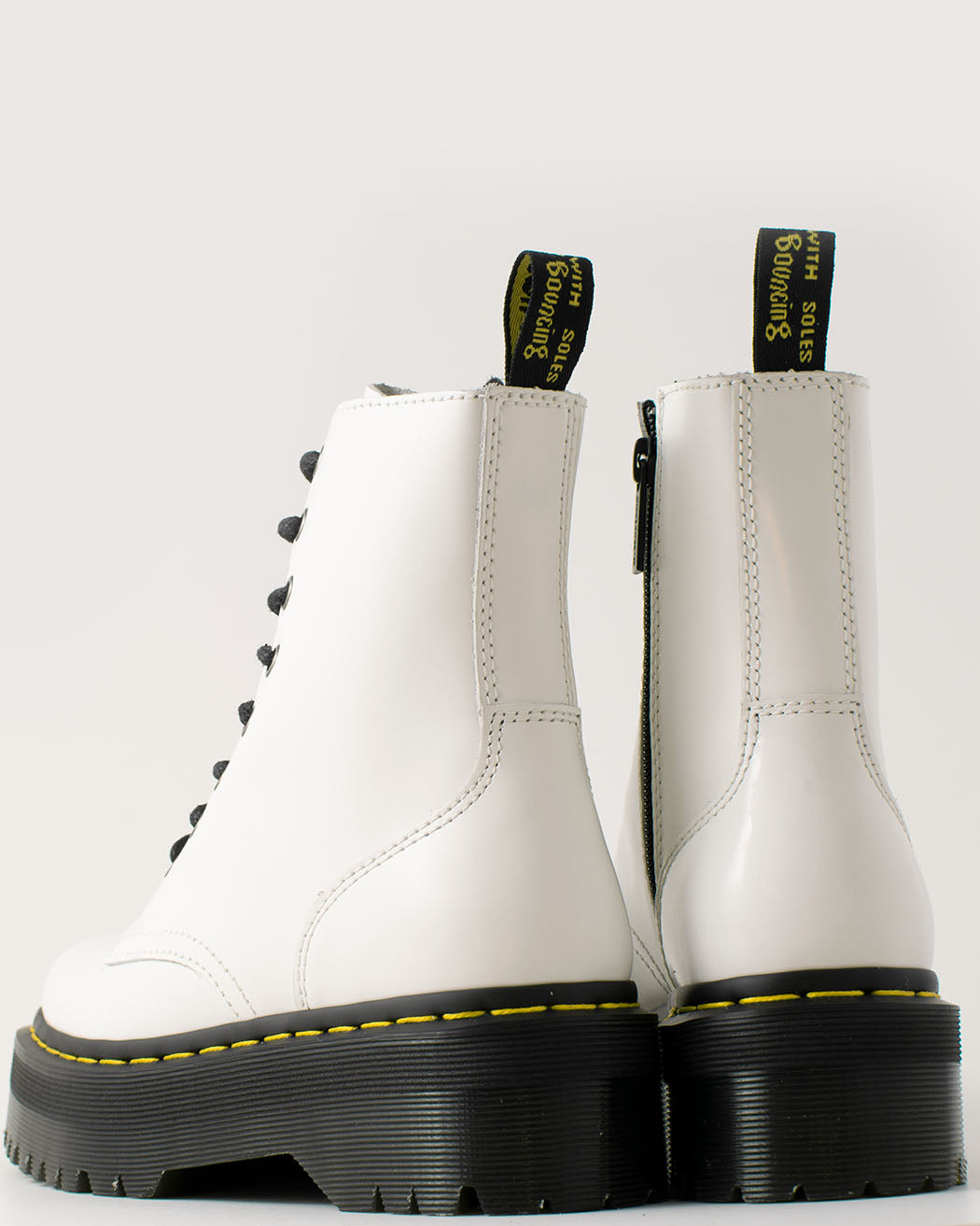 Bei PICK UP in Düsseldorf findest Du Dr. Martens, Jadon White Polished Smooth  und viel mehr von Dr. Martens