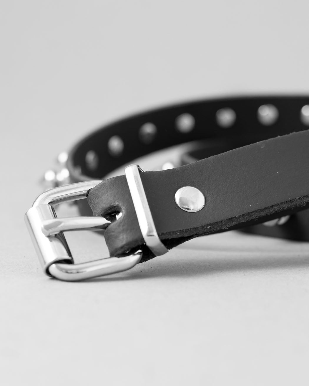 Bei PICK UP in Düsseldorf findest Du 1 Row Spike Belt, B77  und viel mehr von Stylex
