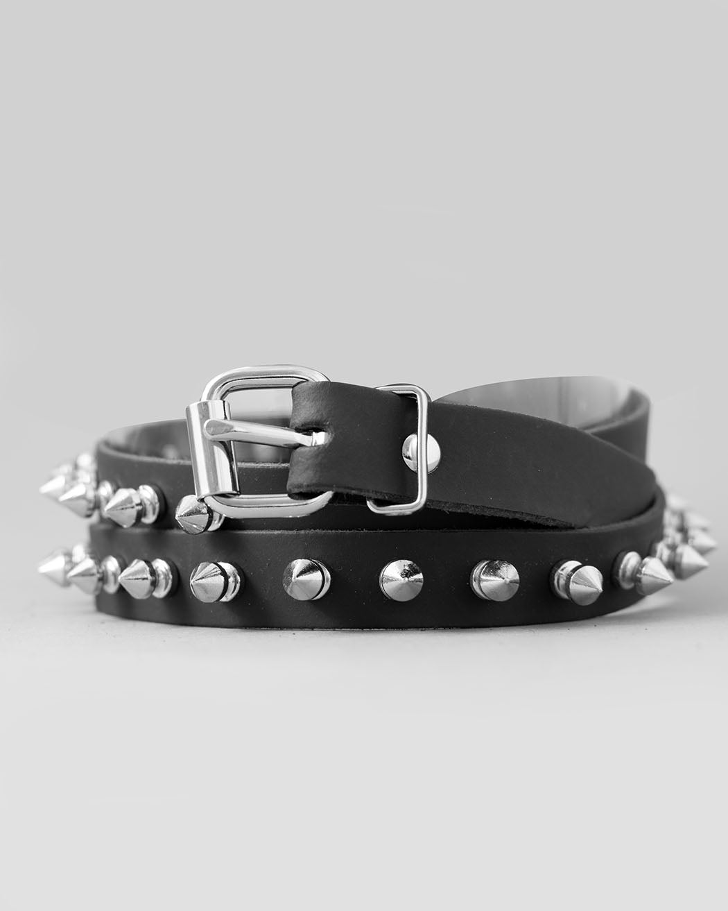 Bei PICK UP in Düsseldorf findest Du 1 Row Spike Belt, B77  und viel mehr von Stylex