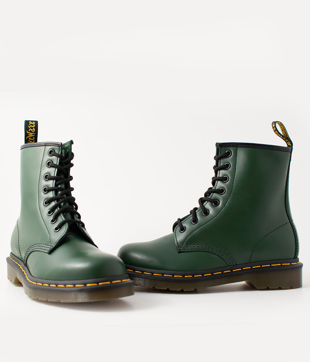 Bei PICK UP in Düsseldorf findest Du Dr. Martens, 1460 Green Smooth  und viel mehr von Dr. Martens